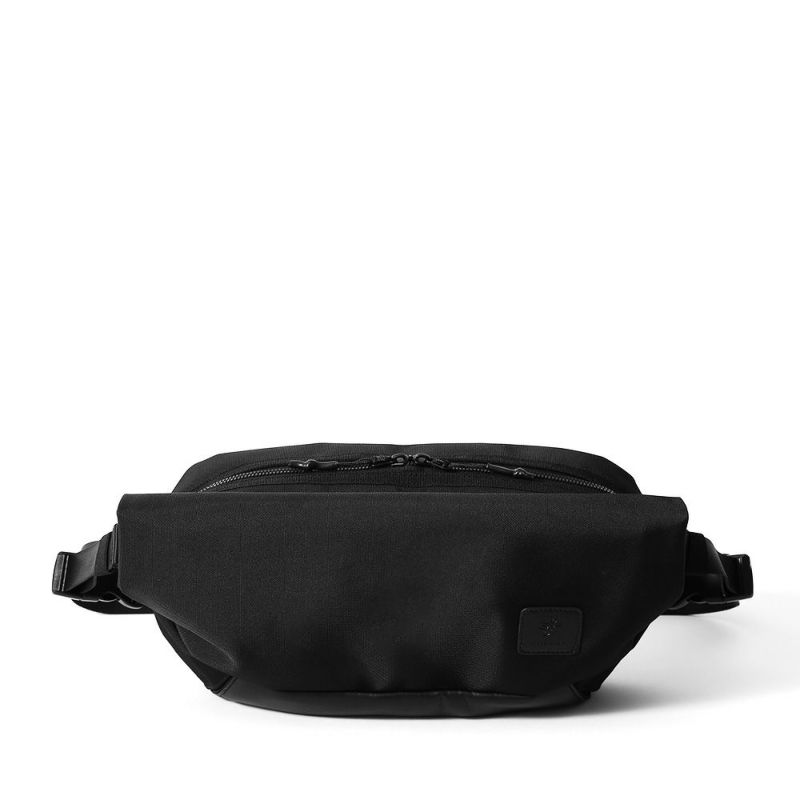 トラベルボディバッグの正面（ブラック）