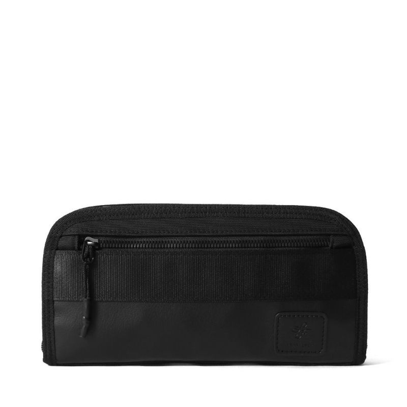 パスポートケースの正面（ブラック）